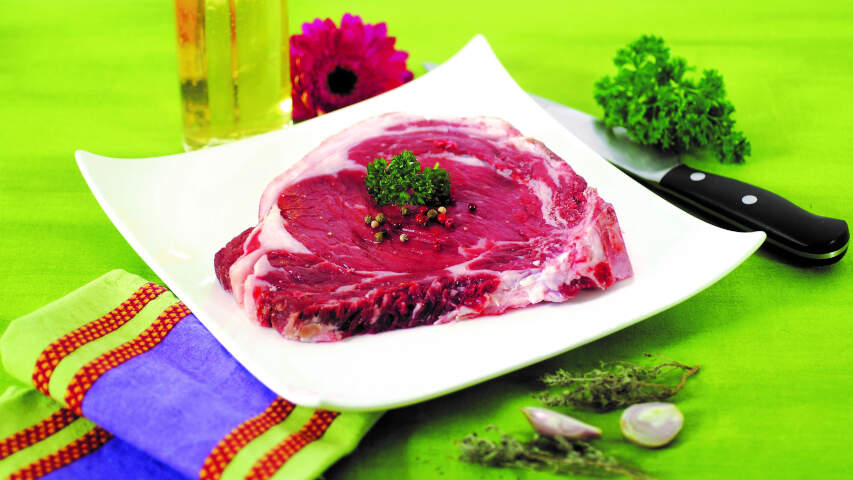 Photo d'un morceau de viande commercialisée sous marque "Gasconne des Pyrénées" dans une assiette.