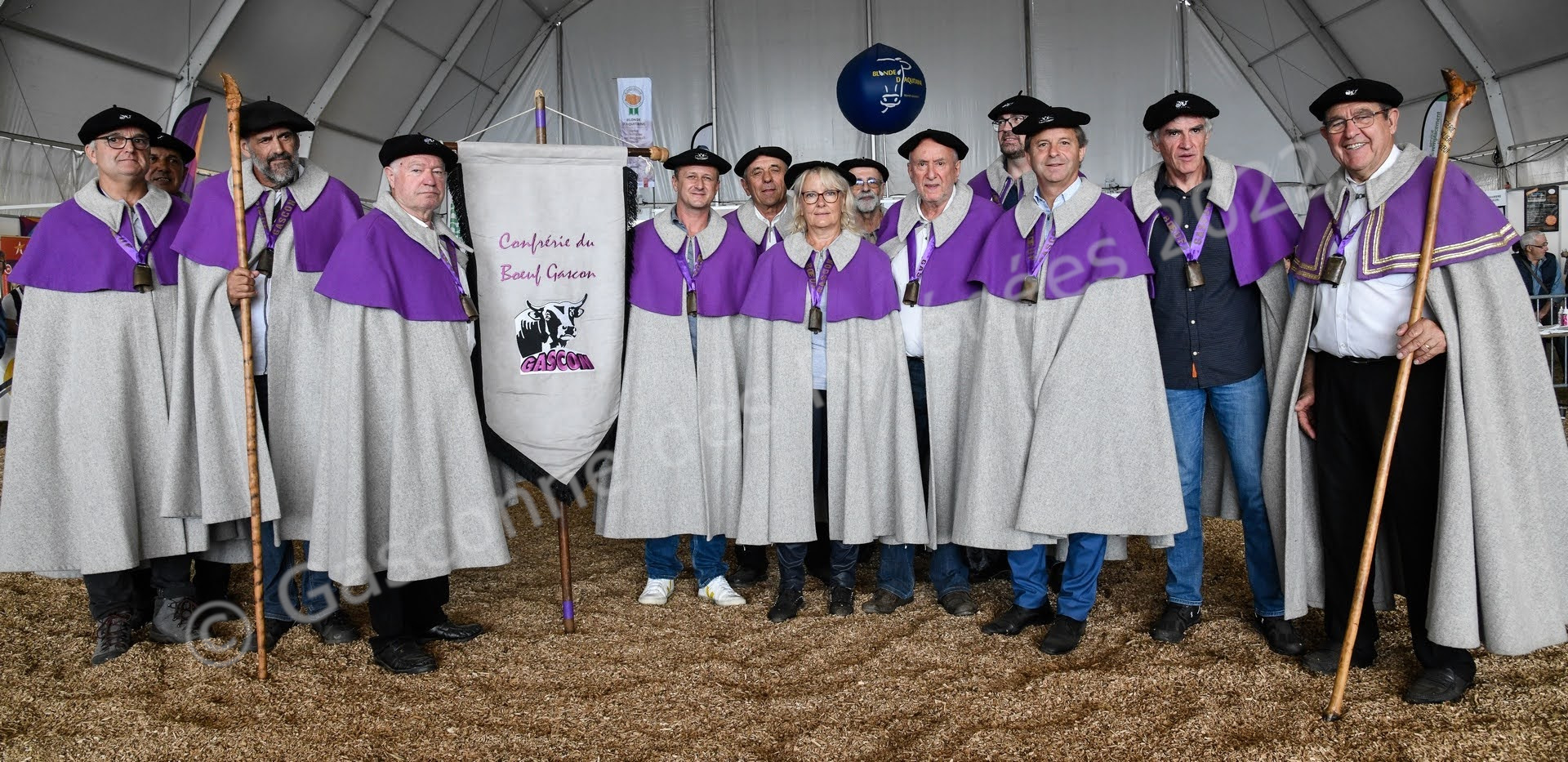 Photo d'une partie des membres de la Confrérie du Bœuf Gascon lors des Pyrénéennes 2021.